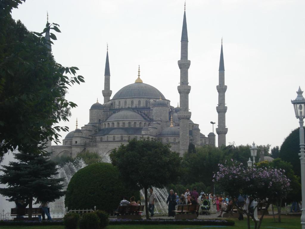 Esra Sultan Petrol Hotel Istanbul Exterior foto
