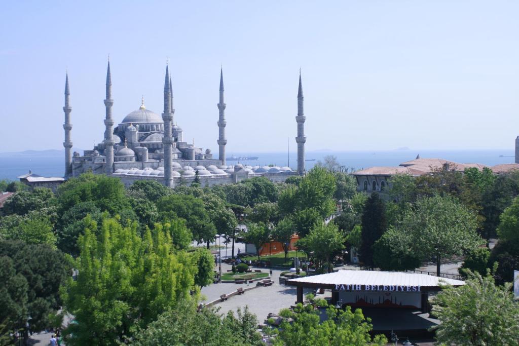Esra Sultan Petrol Hotel Istanbul Exterior foto