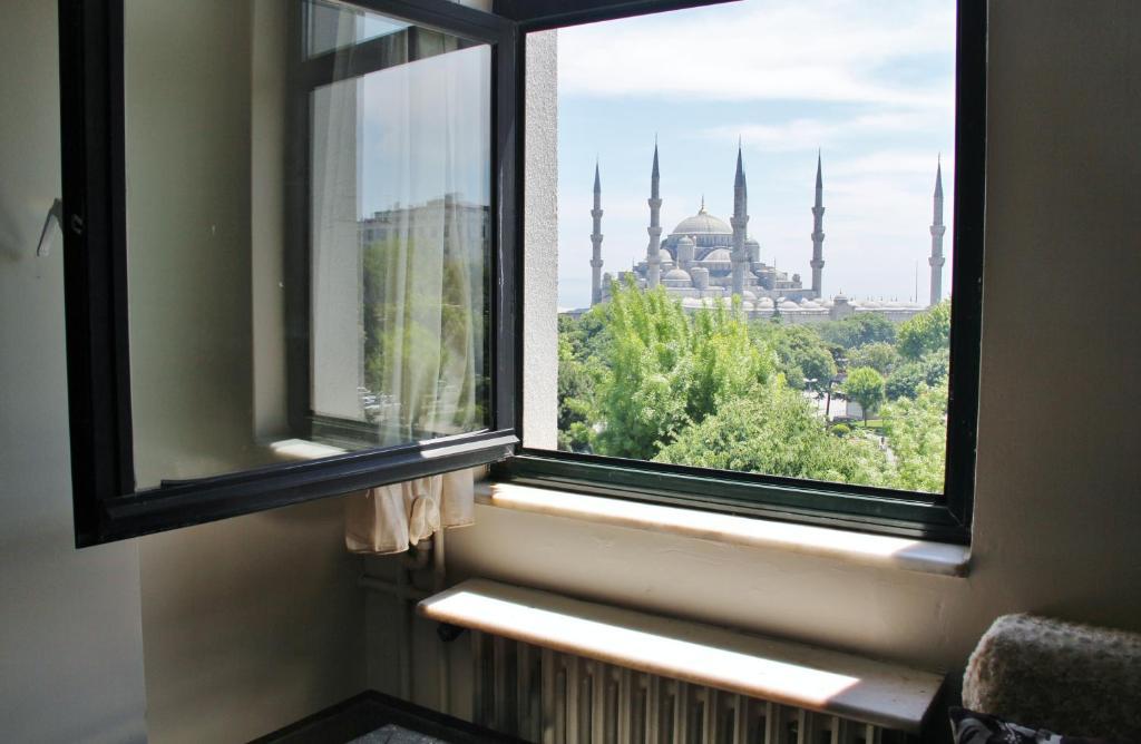 Esra Sultan Petrol Hotel Istanbul Exterior foto