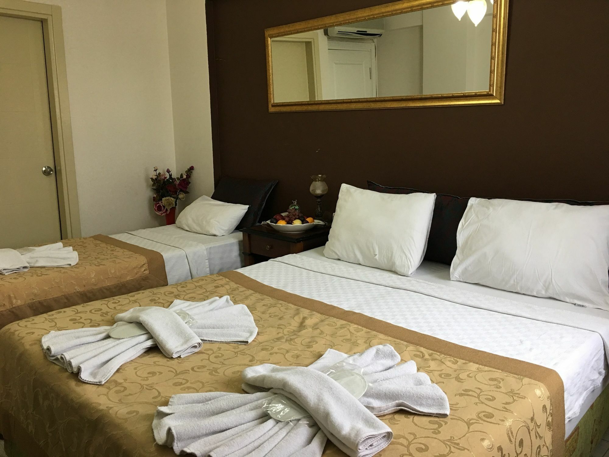 Esra Sultan Petrol Hotel Istanbul Exterior foto