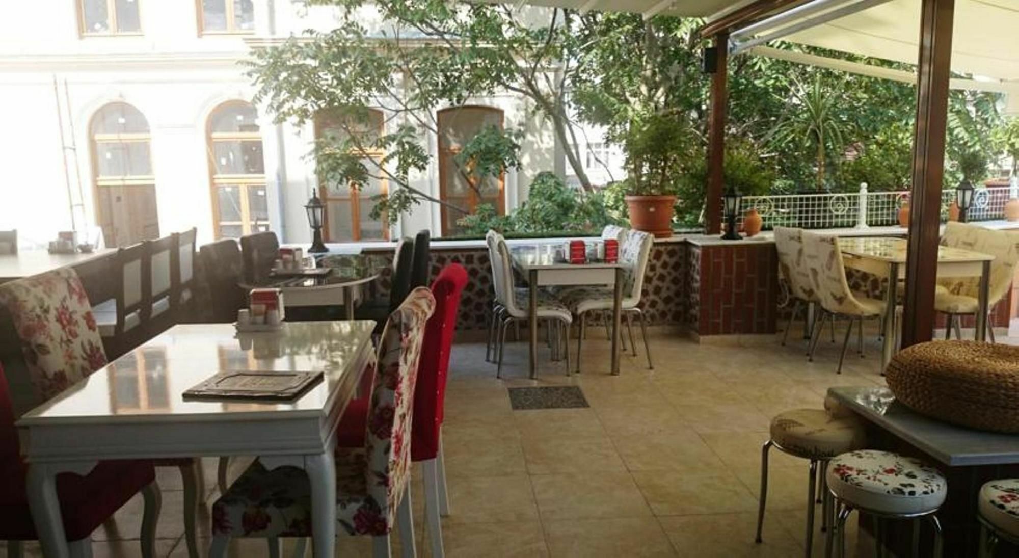 Esra Sultan Petrol Hotel Istanbul Exterior foto